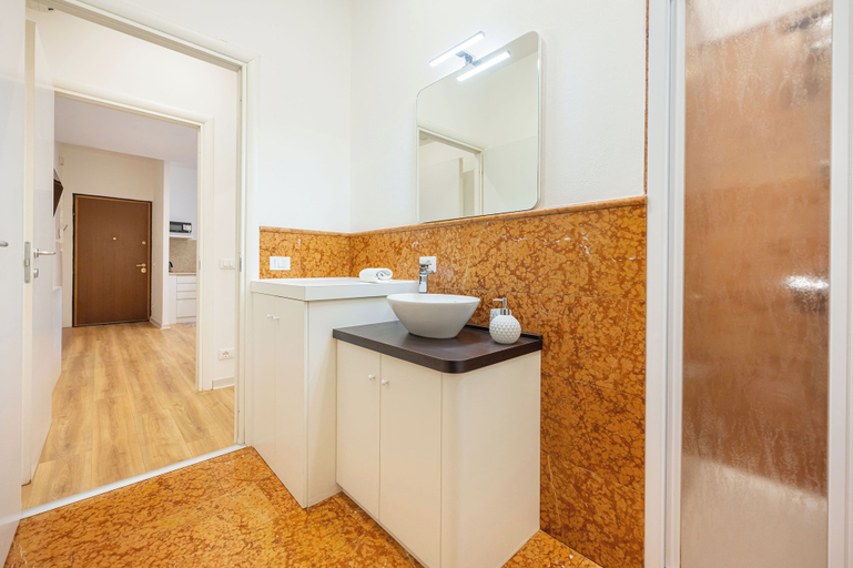 Bathroom 3, Debora's Flat, Verona