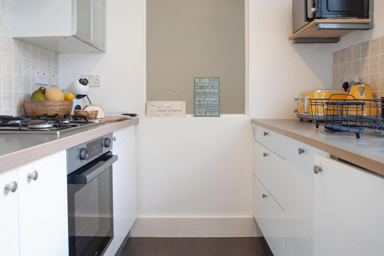 Private kitchen 3, 3 bed House Camberwell With Private Garden, London