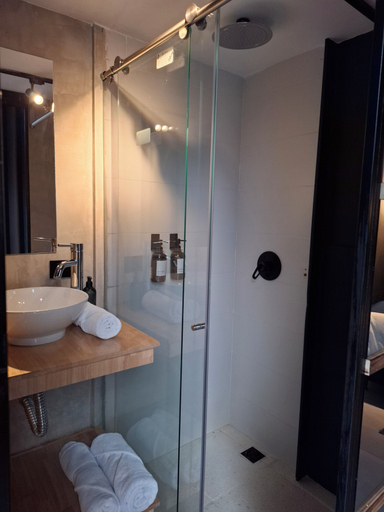 Bathroom 3, Hotel Lleras Park Concept, Medellín