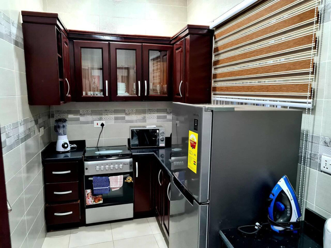 Private kitchen 4, Gorgeous, Quiet & Comfy-close to Highway-parking, Tema
