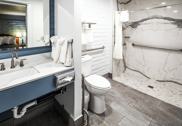 Bathroom 28