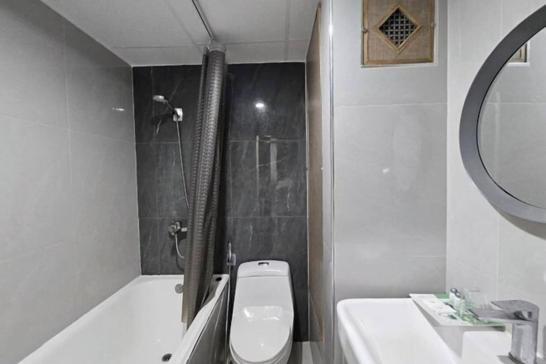 Bathroom 26