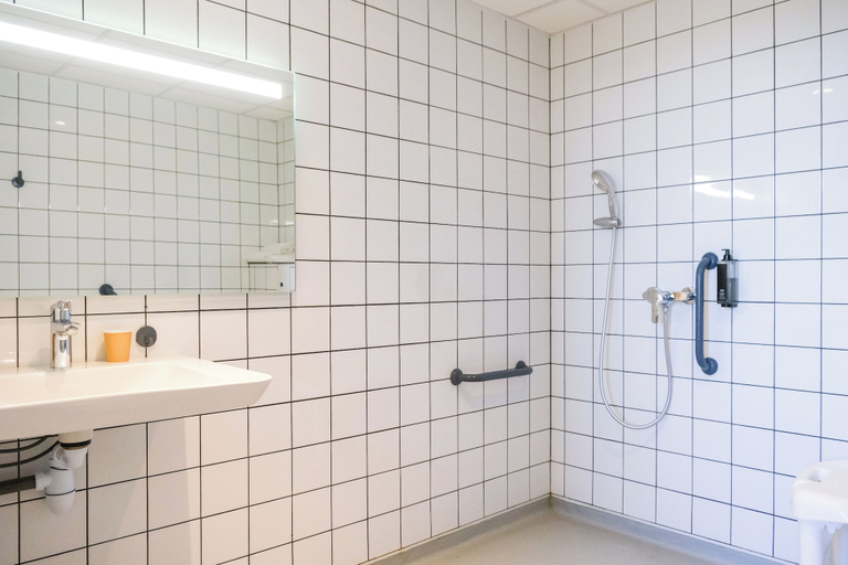Bathroom 4, ibis budget Toulouse Labège, Haute-Garonne