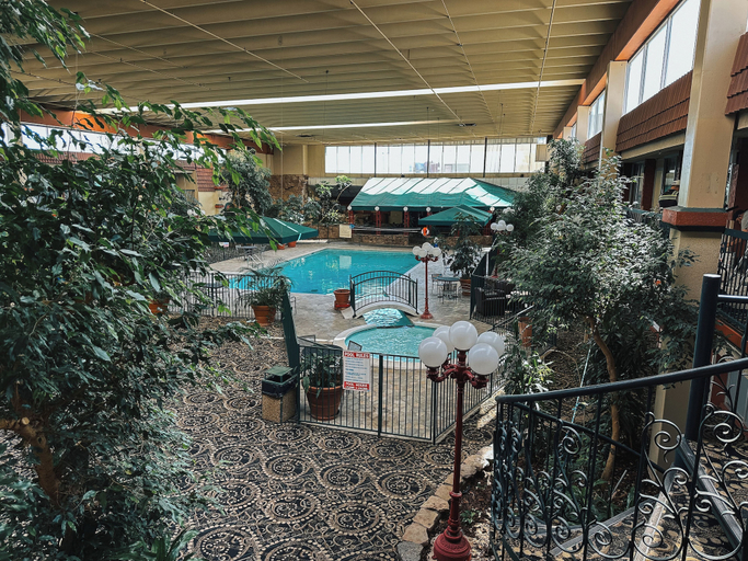 Exterior & Views 2, Clarion Inn, Larimer