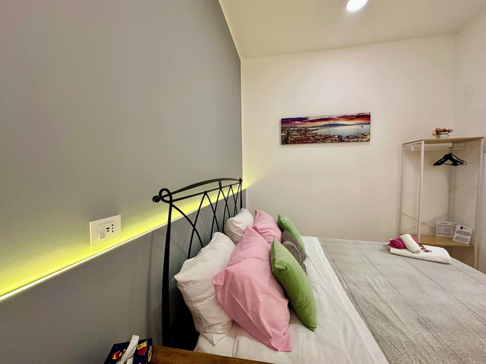 Bedroom 3, Sweet Dreams, Napoli