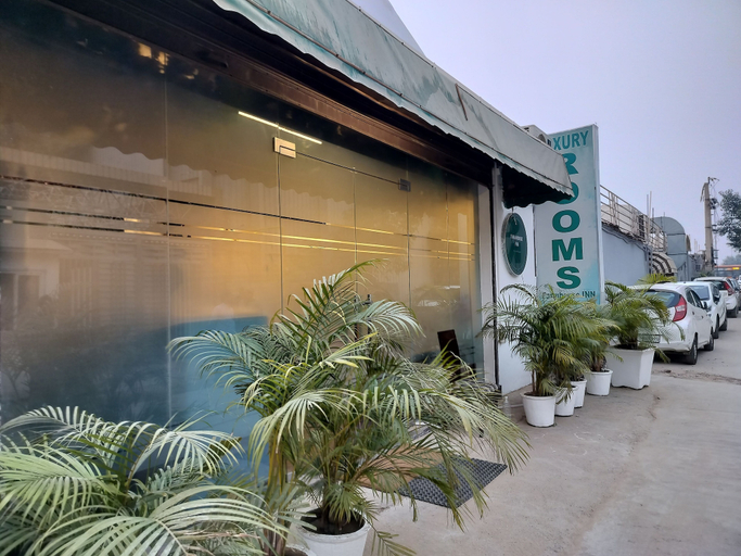 Exterior & Views