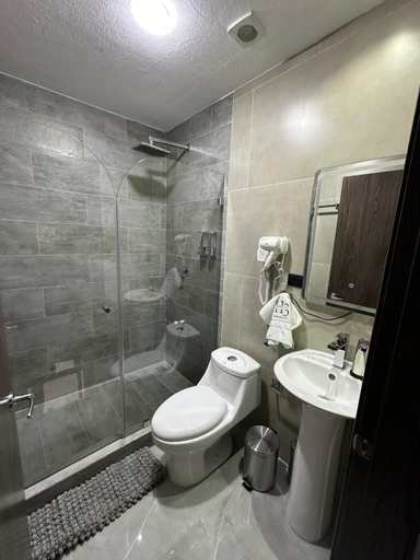 Bathroom, home 333 habitacion 335, Escazú
