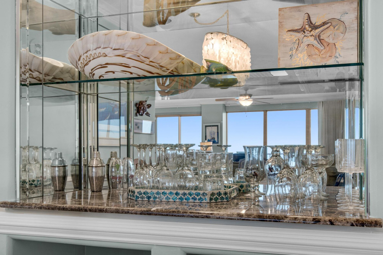 Food & Drinks, Hidden Dunes 1501, Bay
