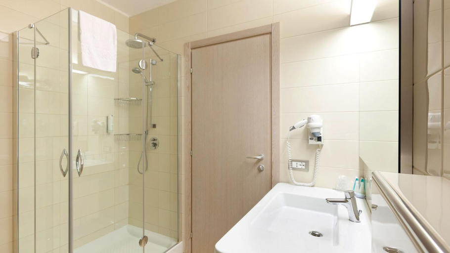 Bathroom 7