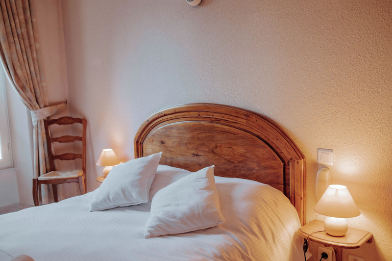 Bedroom 4, Hôtel de France, Aude
