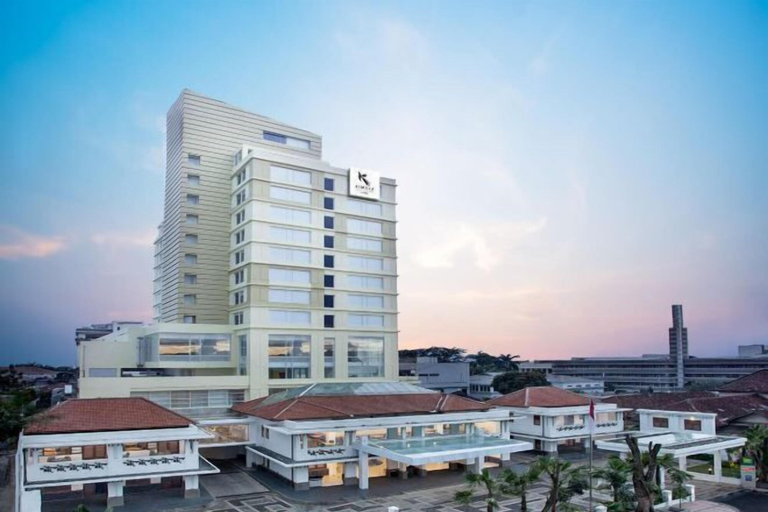 Exterior & Views 29