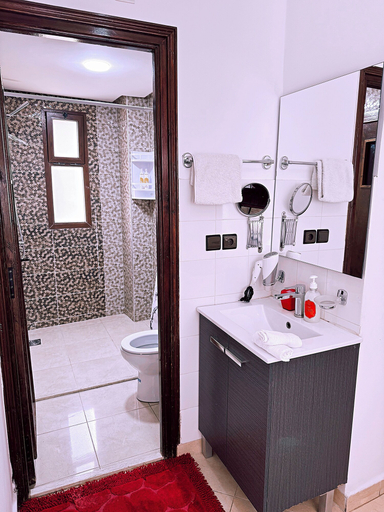 Bathroom 28
