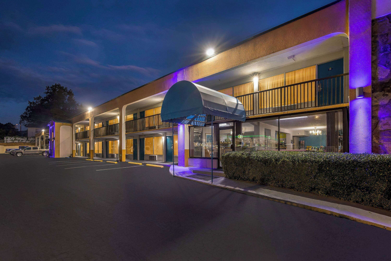Exterior & Views 2, Days Inn by Wyndham Clayton, Rabun
