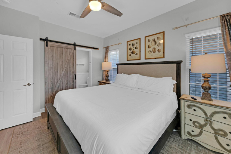 Bedroom 2, A Sunshine Daydream, Walton