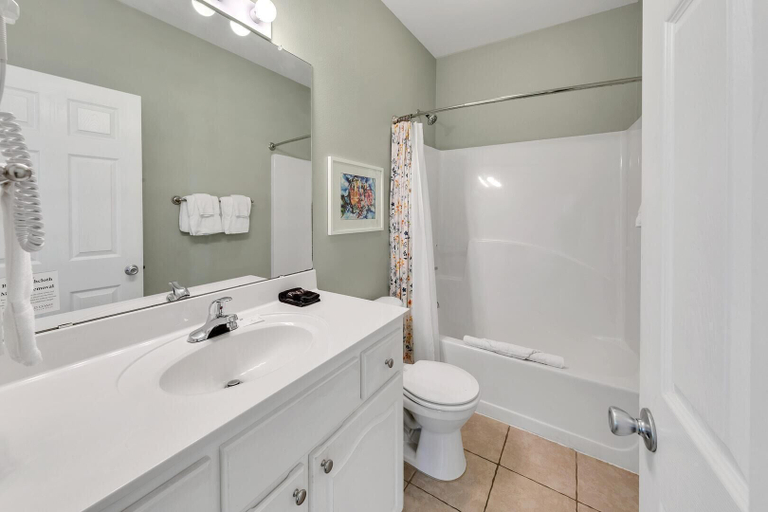 Bathroom 3, Sunny Delight, Walton