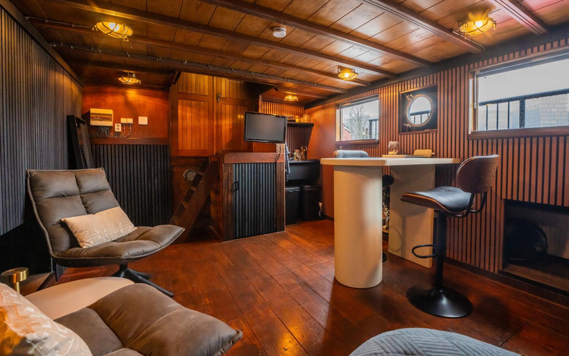 Others 5, Houseboat-Amsterdam-Classic, Amsterdam