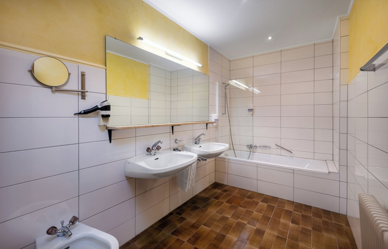 Bathroom 3, Landhotel POST, Spittal an der Drau