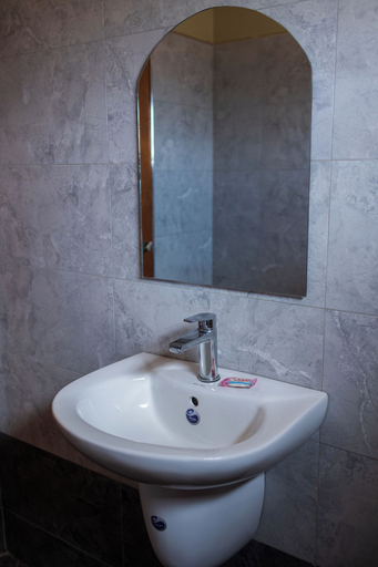 Bathroom 4, Palm Gardens and Guest House, Kampala