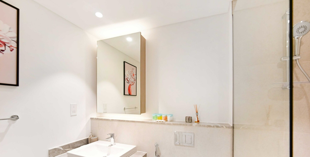 Bathroom 2, LUX The Dubai Creek View Suite, Dubai