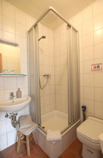Bathroom 5, Neue Pension Stadtmitte Jena, Jena