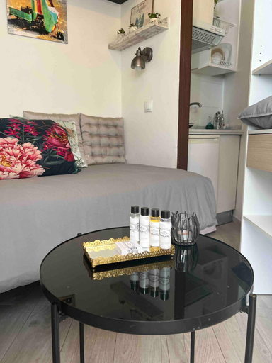 Others 2, Gobeach Small Studio 8sq Completely Independent, Sevilla