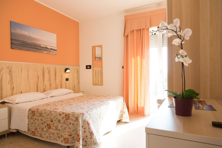 Bedroom 3, Hotel Saint Tropez, Teramo