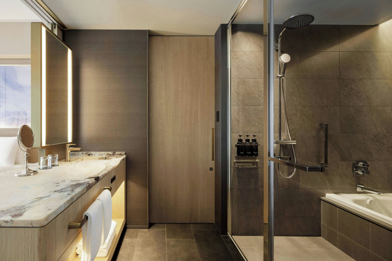 Bathroom 5, THE OSAKA STATION HOTEL, Autograph Collection, Osaka