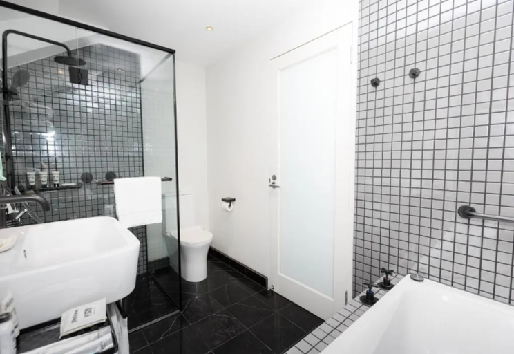 Bathroom 10