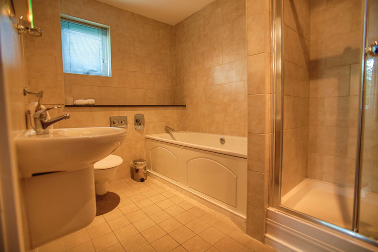 Bathroom 4, The Oaklands Hotel, Norfolk