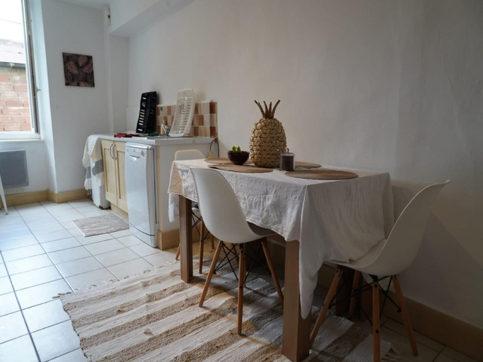 Private kitchen 4, Beautiful Holiday Home With Fireplace, Hérault