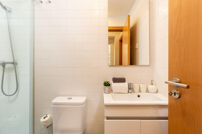 Room 4, Cosy 0 in Oporto With 1 Bathrooms, Porto