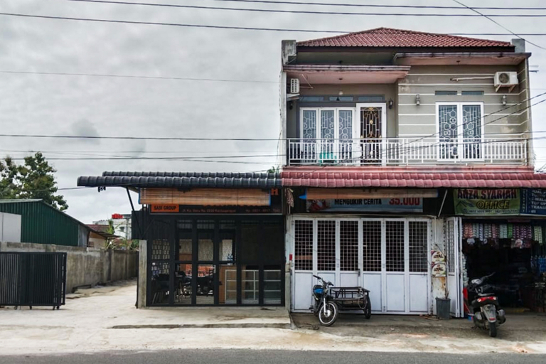 Exterior & Views, RedDoorz @ MCLOS Syariah Guest House Rantau Perapat, Labuhanbatu