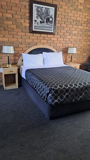 Bedroom 3, Charles Sturt Motor Inn Cobram, Moira - West