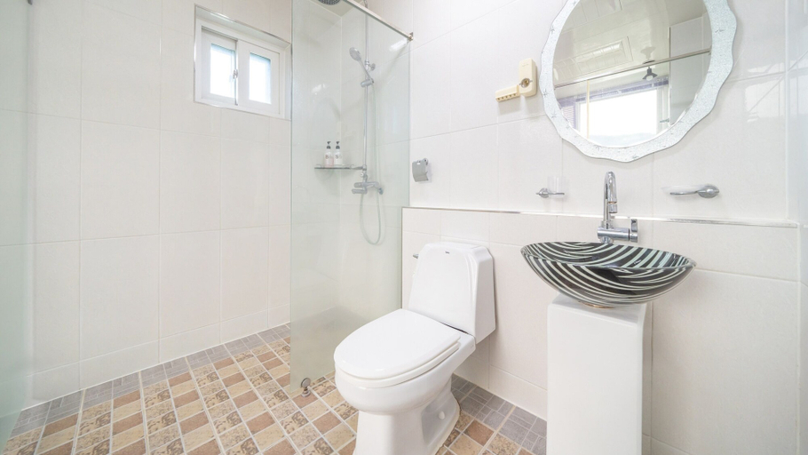 Bathroom 4, Gapyeong Rialto Pension, Gapyeong