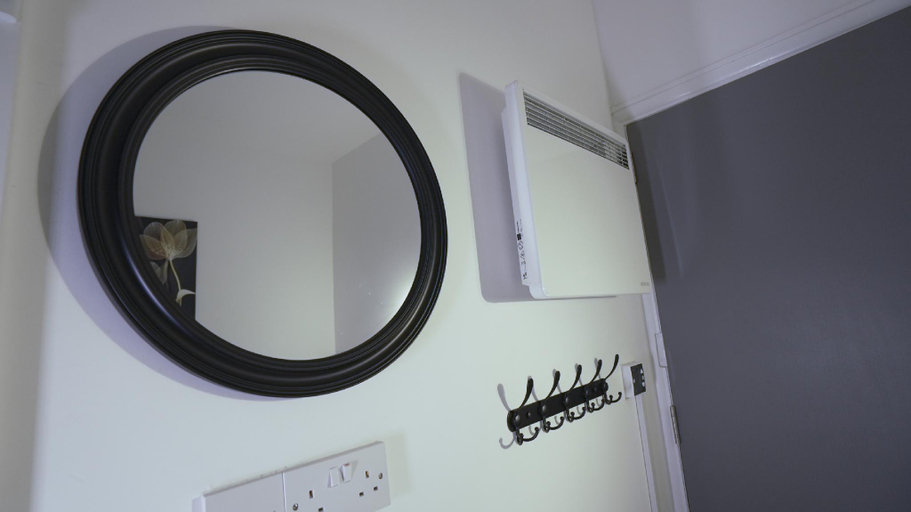 Others 4, LuxuryInn, Walsall