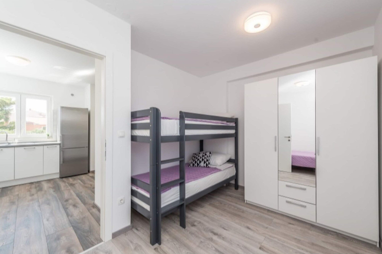Bedroom 4, Modern Apartment in Pakostane With Barbecue, Pakoštane
