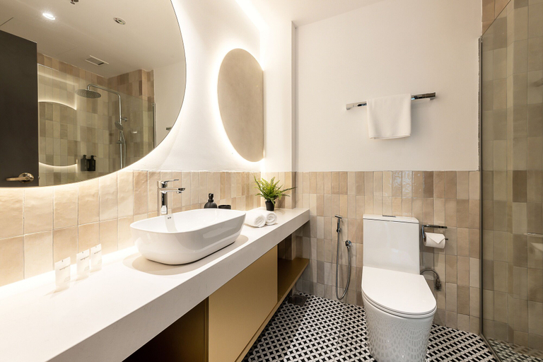 Bathroom 5, Owen House by Hmlet, Singapura