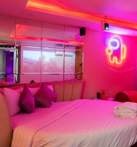 Cupid Hotel, District 1