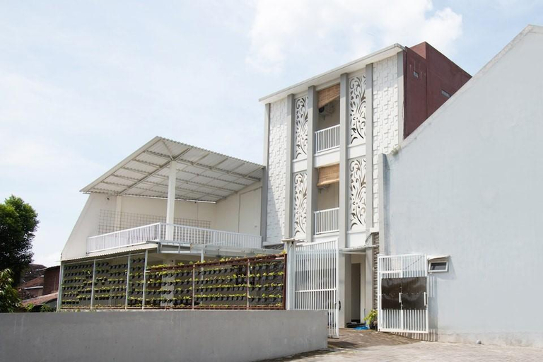 Exterior 12