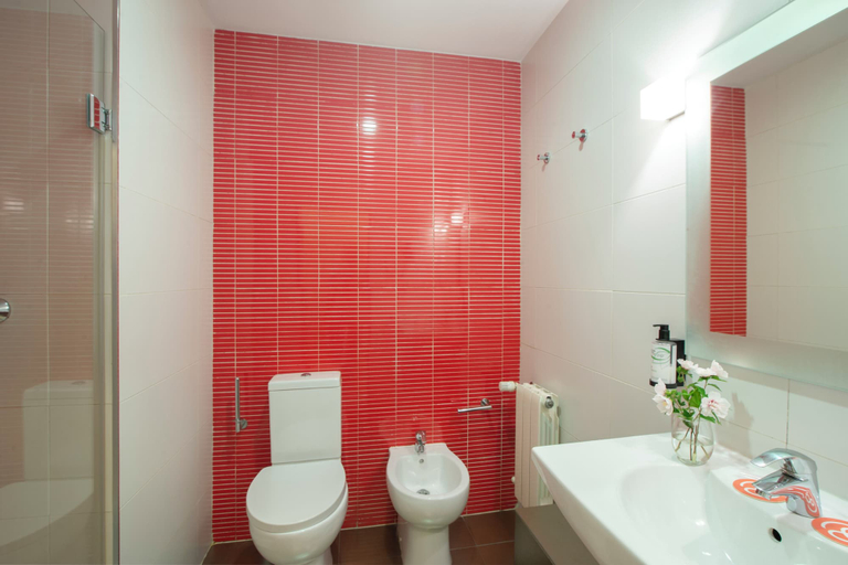 Bathroom 5, Hotel Granada by Pierre & Vacances, Granada
