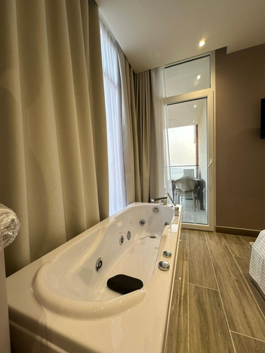Bathroom, Oni Rooms Saranda, Sarandës