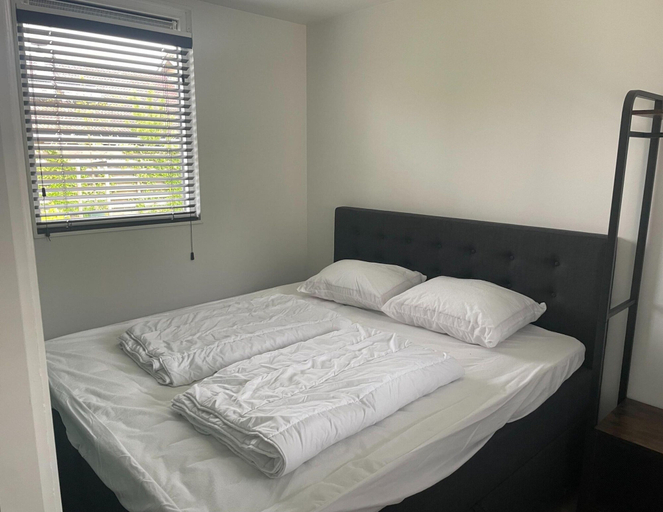 Bedroom 2, Chalet by Water in Idskenhuizen Recreation Park, Skarsterlân