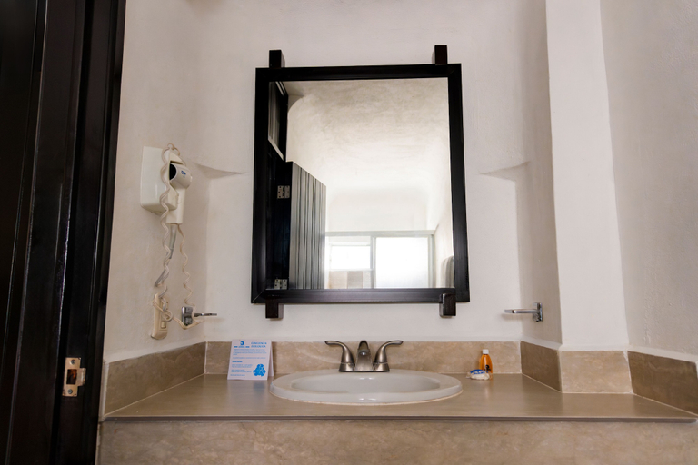 Bathroom 4, Hotel Antillano Cancun, Isla Mujeres