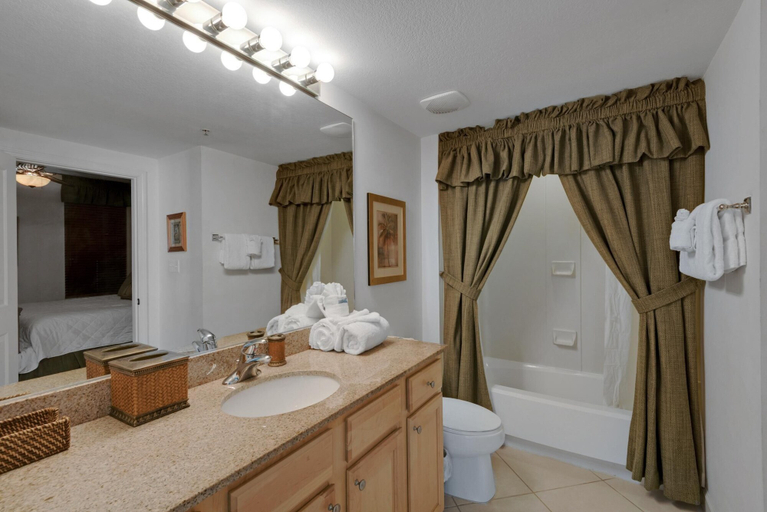 Bathroom 4, Grandview East 401, Bay