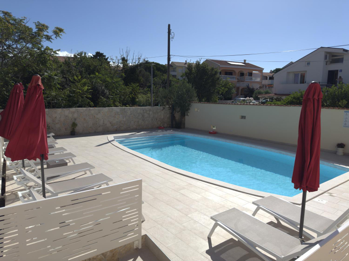 Others 5, Apartmani Lovren, Novalja