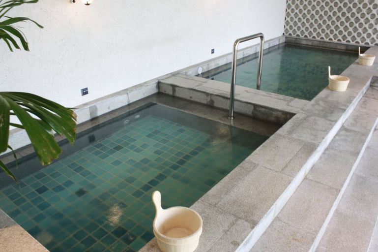 Sport & Beauty 2, Balcony Courtyard Sriracha Hotel Serviced Apartmen, Si Racha
