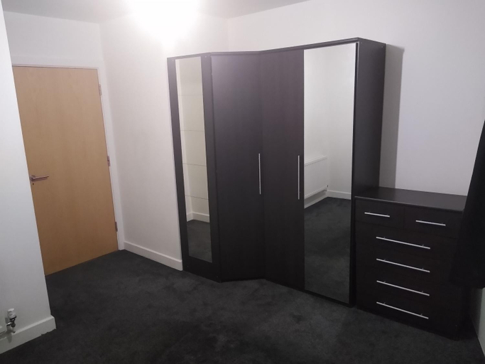 Others 4, Room in Luxurious Penthouse Apartment, London