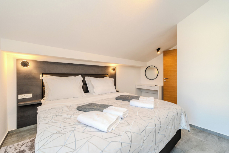 Bedroom 3, Apartments Royal, Vir
