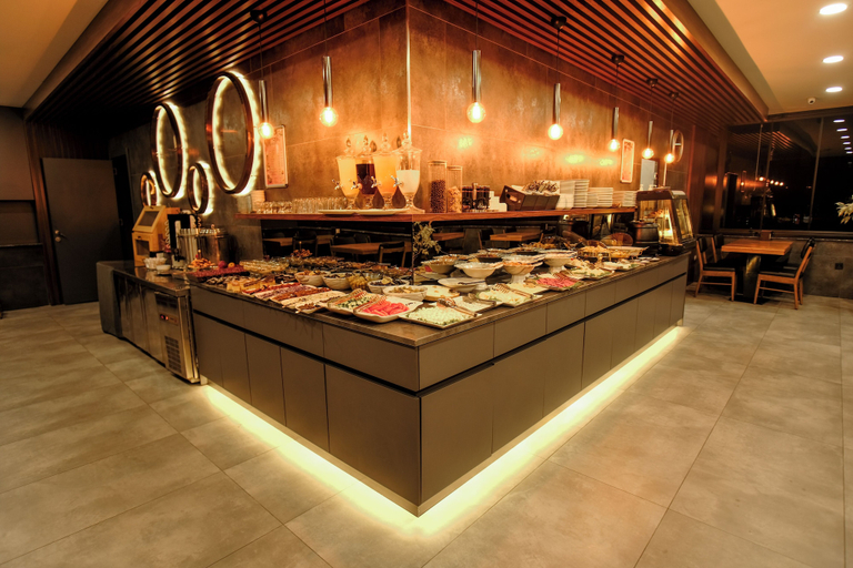 Food & Drinks 4, Rhisos otel, Merkez