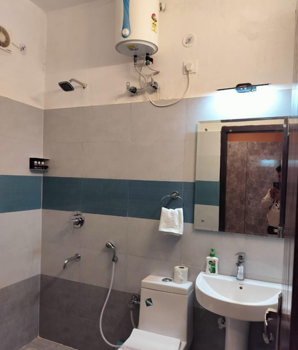 Bathroom 4, Ganeshwaram Hotel & Restaurant Bhowali, Nainital